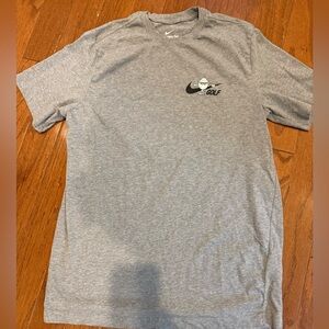 Nike NWOT Men's Gray Golf Logo T-Shirt..Nice cotton super cute